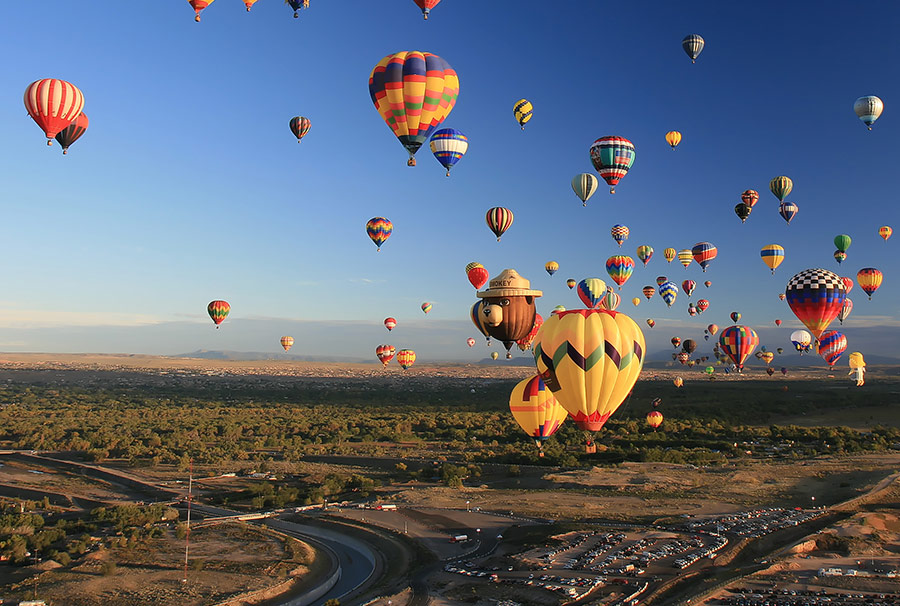 El-Rancho-Hotel-Outdoor-balloon
